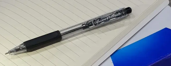 Bút bi Double màu đen